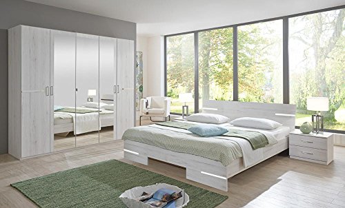 4-tlg. Schlafzimmer in Weißeiche Nachbildung und Chrom mit Kleiderschrank (B: ca. 225 cm), Futonbett (180x200 cm) und 2 Nachtschränken (B: ca. 104 cm)