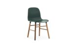 Normann Copenhagen - Form Stuhl mit Holzgestell - grün - Walnuss - Simon Legald - Design - Esszimmerstuhl - Küchenstuhl - Speisezimmerstuhl
