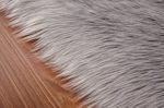 Faux Lammfell Schaffell Teppich 50 x 150 cm Flauschig Weiche Nachahmung Wolle Teppich Longhair Fell Optik Gemütliches Schaffell Bettvorleger Sofa Matte (Grau)