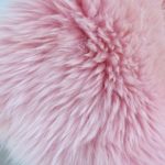 Vendôme premium Lammfell Schaffell 95cm, ökologisch gegerbt, flauschiger Teppich, Luxus Kuschelfell, Farbe rosa
