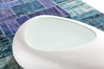 SalesFever® Couchtisch Jaik, aus weißem Fiberglas, 115,5 x 84 cm, abgerundeter Wohnzimmertisch, 8 mm Tischplatte aus Glas, Tisch mit pflegeleichter Oberfläche